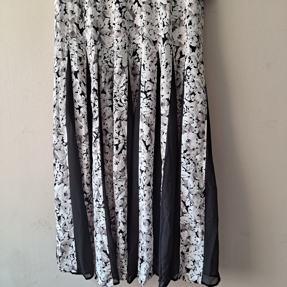 NWT Tuckernuck Andi Dress Gray Gardens Floral Pleated Midi Black & Gray Size 10 - Picture 8 of 12